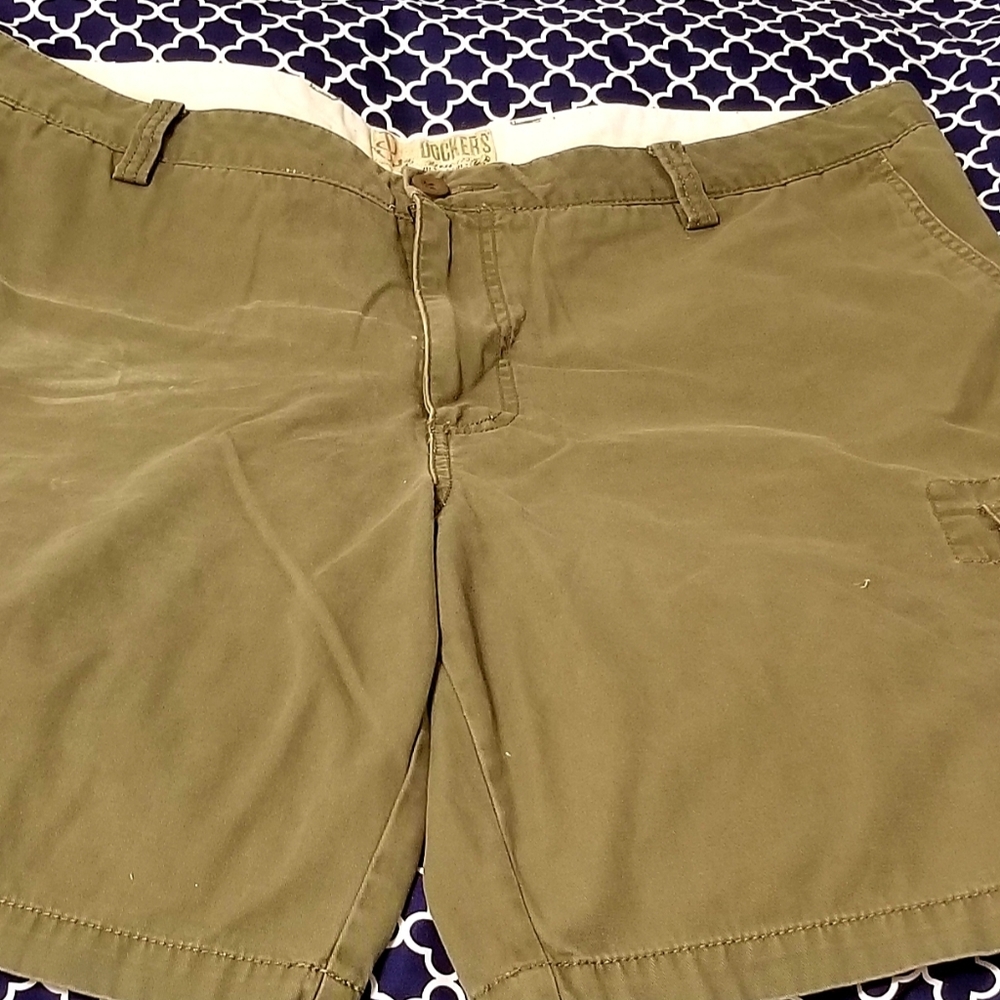Relaxed Fit Cargo Shorts